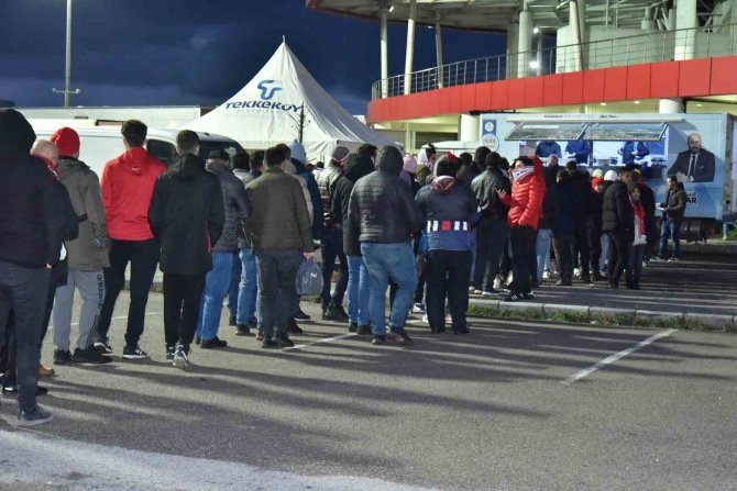 Başkan Togar’dan Taraftara Pilav İkramı