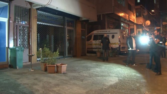 İ̇stanbul’da Silahlı Saldırı Kamerada: Silahla Karşılık Verince Çatışma Çıktı