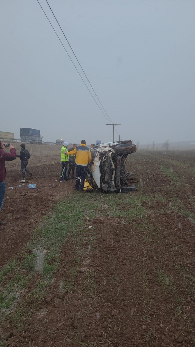Pikap Tarlaya Uçtu: 1’i Bebek 5 Yaralı
