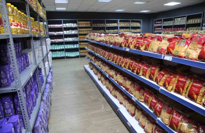 Sosyal Market İle İhtiyaç Sahiplerinin Yüzü Gülüyor