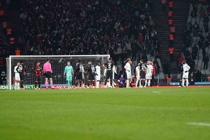 Spor Toto Süper Lig: Fatih Karagümrük: 0 - Beşiktaş: 1 (İ̇lk Yarı)