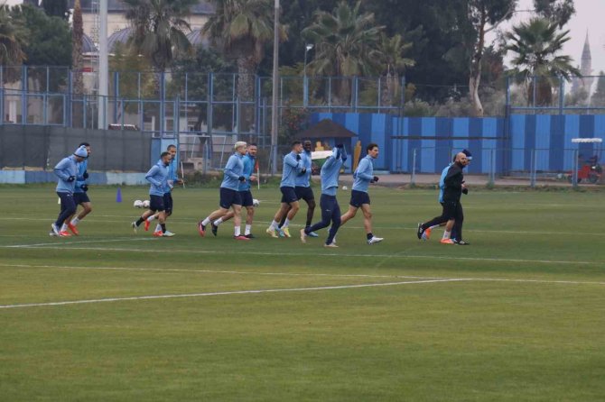 Vincenzo Montella: "Adana Demirspor’u İleriye Götürmek İçin Elimizden Gelen Her Şeyi Yapacağız"