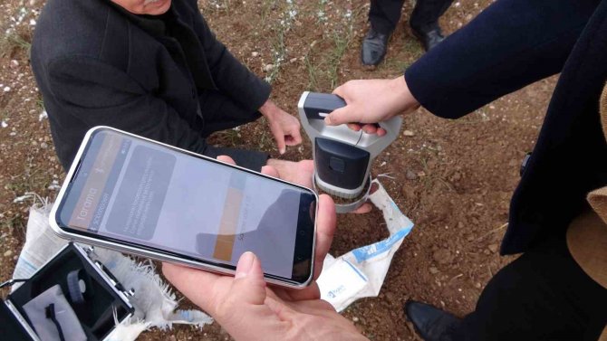 Toprak Analiz Cihazı Çiftçiye Yüksek Verim Sağlayacak