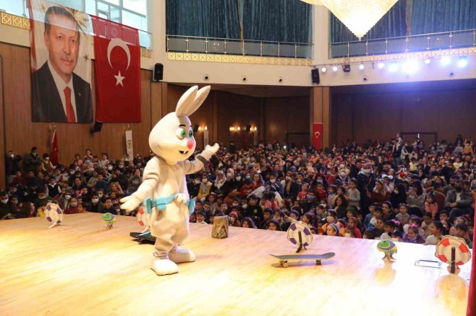 Yüreğir Belediyesinden Çocuk Şenliği