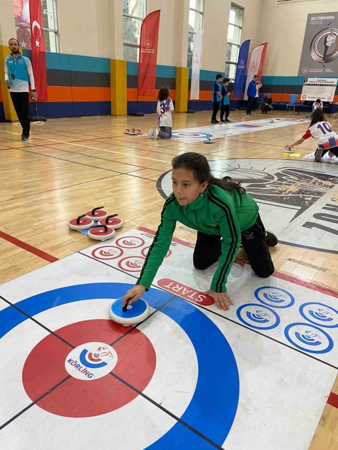 Floor Curling Turnuvası’nda İl Birincisi Oldular