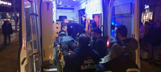 Otomobil İle Motosikletli Kurye Çarpıştı: 1 Yaralı