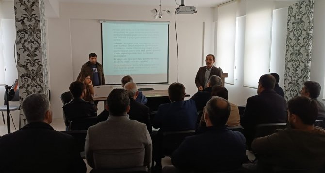 Çiftçilere Nar Yetiştiriciliği Hakkında Bilgi Verildi