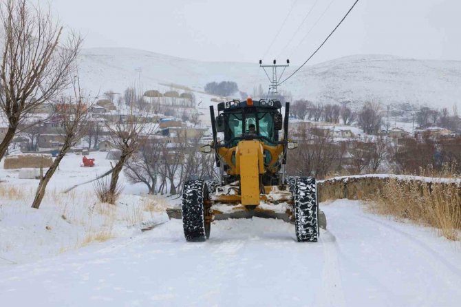 Ağrı’da "Kar Kaplanları" Kapanan Yollar İçin Seferber Oldu