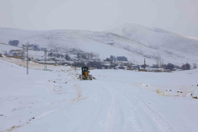 Ağrı’da "Kar Kaplanları" Kapanan Yollar İçin Seferber Oldu