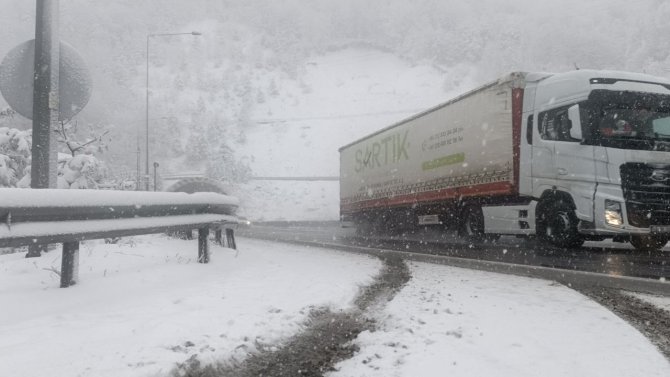Bolu Dağı’nda Kar Kalınlığı 15 Santimetreye Ulaştı