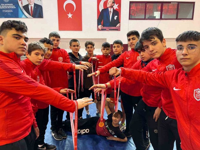 Grekoromende Şampiyon Kepez