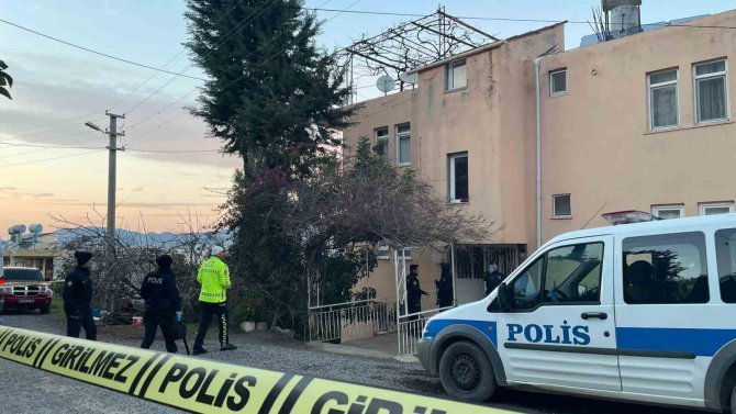 Gazipaşa’da Yaşlı Kadın Boynundan İple Asılmış Halde Ölü Bulundu