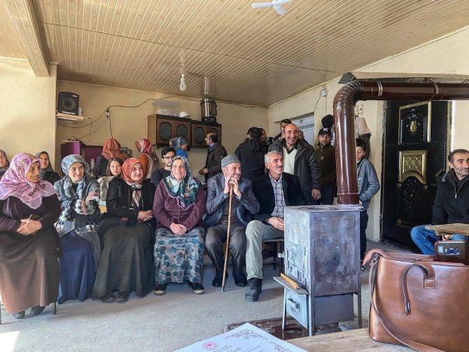 Ardahanlı Kadın Çiftçilere "Buzağı Bakımı" Eğitimi