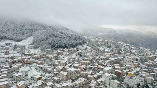 Başiskele’nin Yüksek Kesimlerinde Karla Mücadele Başladı