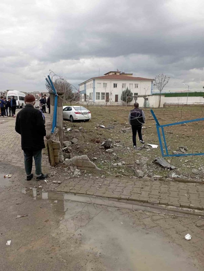 Babasının Arabasını Kaçıran Çocuk Duvara Tosladı: 1 Yaralı