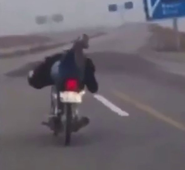 Motosiklet Sürücüsü Trafikte Tehlike Saçtı