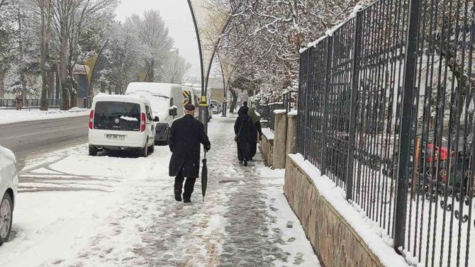 Bingöl’de Kar Yağışı Etkili Oldu, Şehir Beyaza Büründü