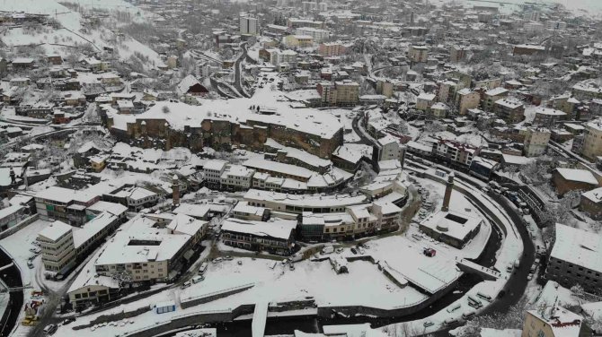 Tek Katlı Evler Kara Gömüldü