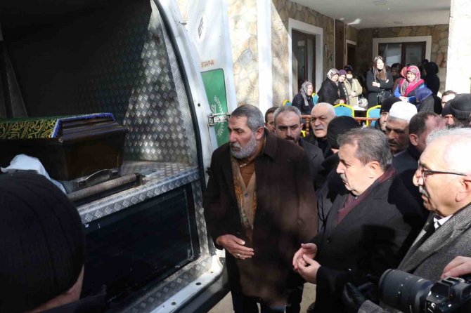 Babasını Kaybeden Bbp Genel Başkanı Destici Cenaze Namazı Öncesinde Açıklamalarda Bulundu