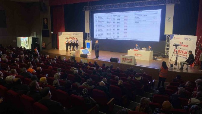 Çanakkale’de İlk Kez Ev Sahibi Olacaklar Kura Heyecanı Yaşadı