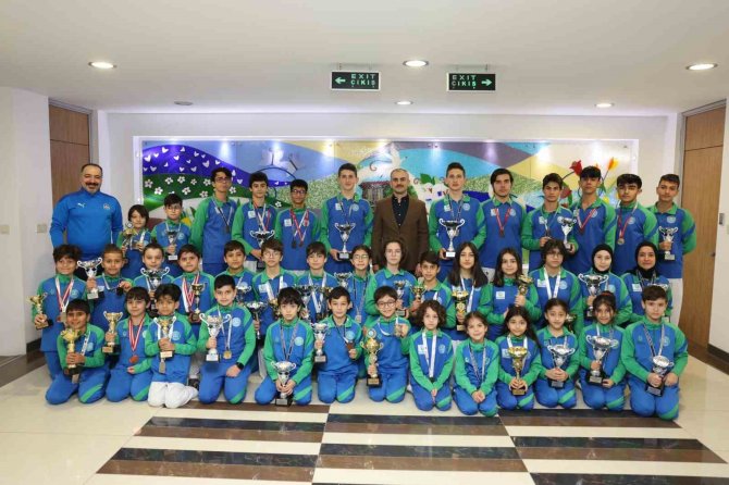 Çayırova’nın Başarılı Sporcularından Bir Ayda 226 Madalya 39 Kupa