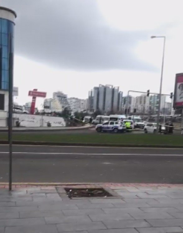 Diyarbakır’da Şüpheli Çanta Fünye İle Patlatıldı