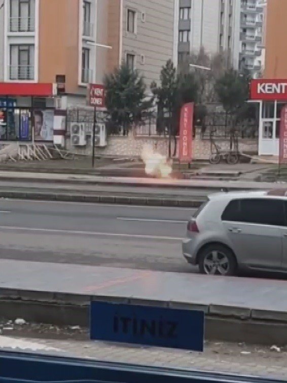 Diyarbakır’da Şüpheli Çanta Fünye İle Patlatıldı