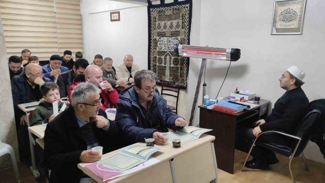 Kur’an-ı Kerim’i Okumayı 8 Günde Öğreniyorlar