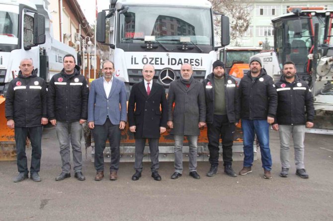 Elazığ Özel İ̇dare Ekipleri Karla Mücadeleye Hazır: 116 Personel Karla Mücadele İçin Hazır Bekliyor