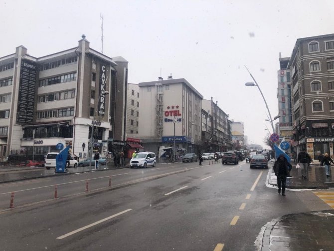 Erzurum’da Kar Yağışı Etkili Oluyor