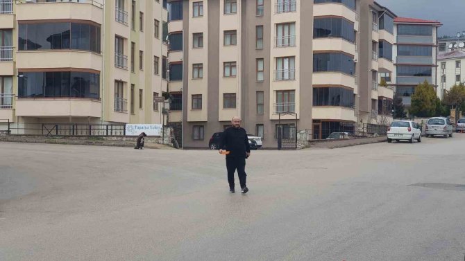 Kendisine İki Gün Yiyecek Veren Esnafa Vefasını Böyle Gösteriyor