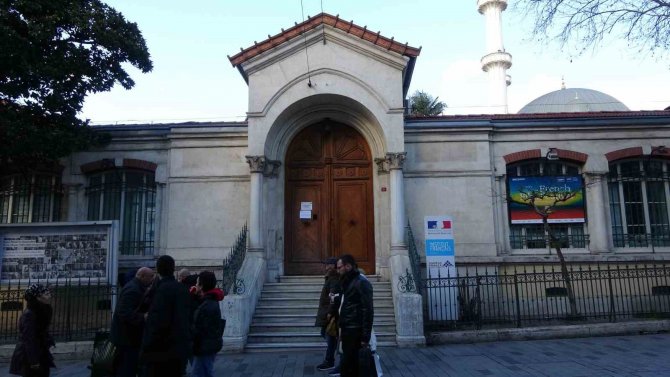 Fransa, İ̇stanbul’daki Konsolosluğunu Kapattı