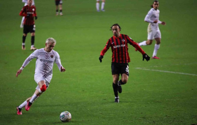 Spor Toto Süper Lig: Gaziantep Fk: 1 - A. Hatayspor: 1 (İ̇lk Yarı)