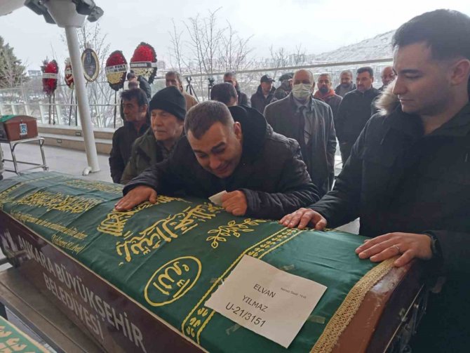 "Elvan Dalton" İsmiyle Tanınan Ünlü Şarkıcı Elvan Yılmaz Son Yolcuğuna Uğurlandı