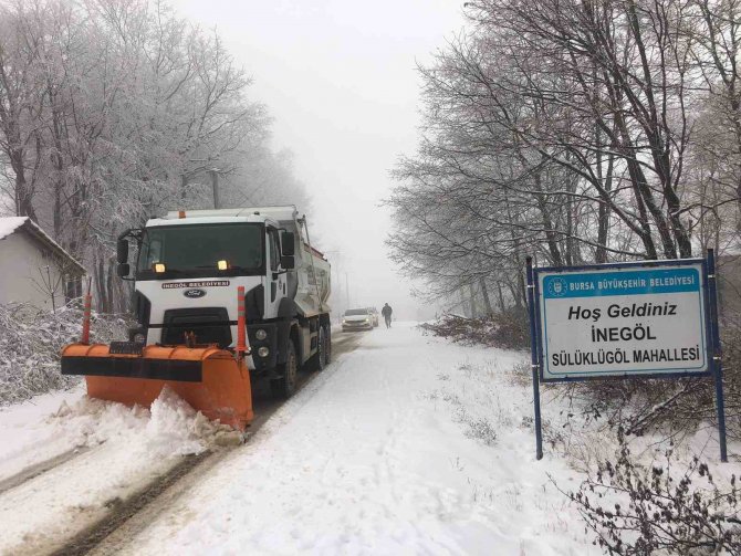 İ̇negöl’de Karla Kaplanan Yollara Anında Müdahale