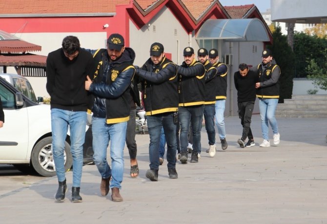 Esnafı ’Kimliğiniz Deaş’ın Eline Geçti’ Diyerek 750 Bin Tl Dolandırdılar