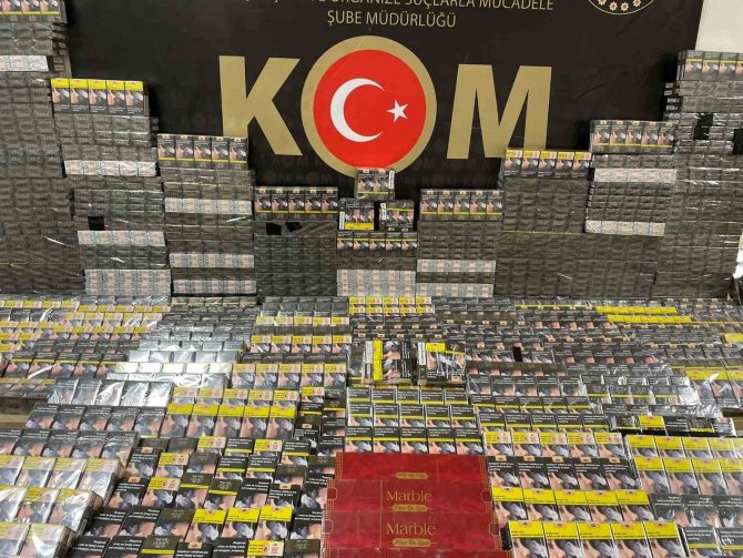 Tırda 2 Bin 800 Paket Kaçak Sigara Ele Geçirildi