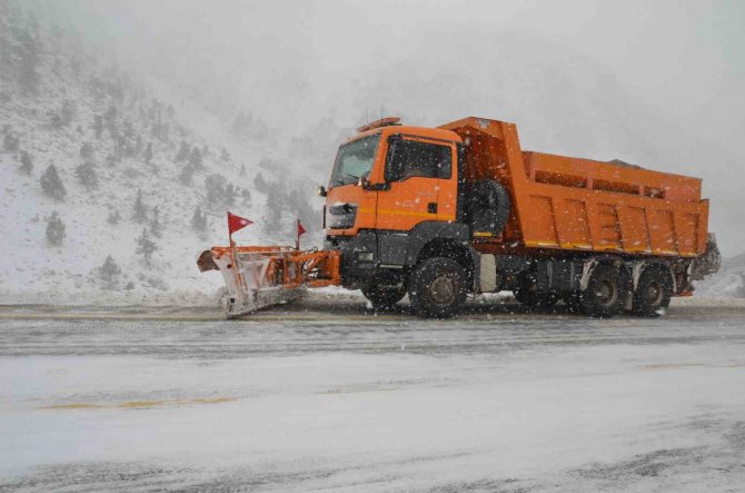 Antalya Alacabel’de Kar Ve Tipi Etkili Oluyor