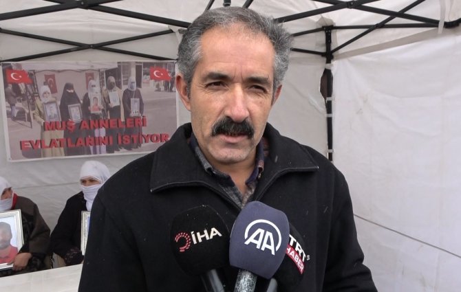 Kar Yağışı Altında Evlat Nöbeti