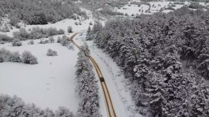 Karla Kaplanan İlçenin Doğal Güzellikleri Eşsiz Manzaralar Sunuyor
