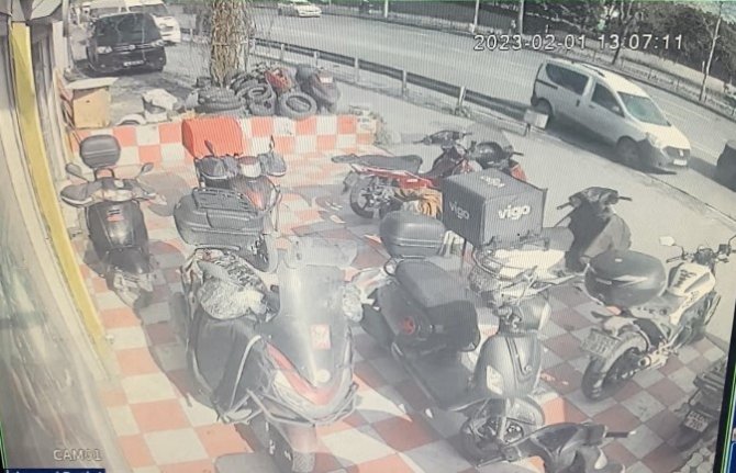 İ̇stanbul’da Feci Kaza Kamerada: 2 Araba Ve 1 Motosiklet Pert Oldu