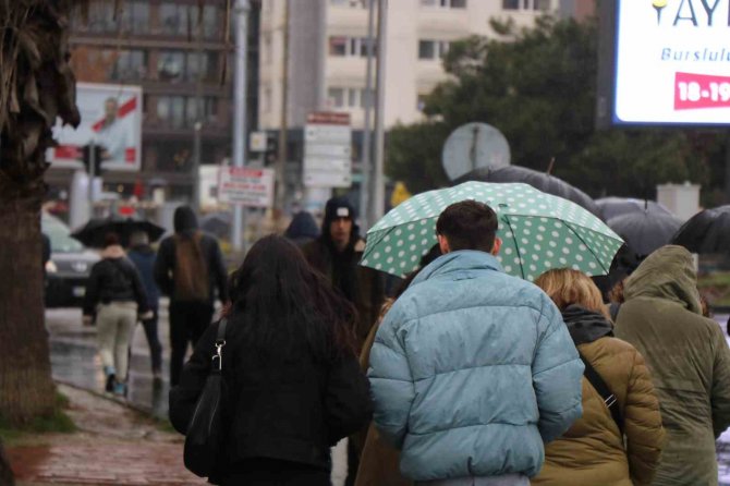 Samsun’a Beklenen Yağış Geldi: Metrekareye 44,2 Kilo Yağış Düştü