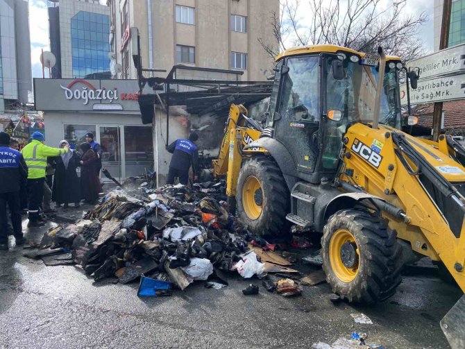 Beykoz’da Ayakkabı Mağazası Alev Alev Yandı