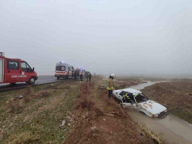 Nusaybin’de Kontrolden Çıkan Otomobil Su Kanalı Düştü: 4 Yaralı