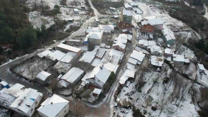 Beyaz Örtüyle Kaplanan Arnavutköy Havadan Görüntülendi