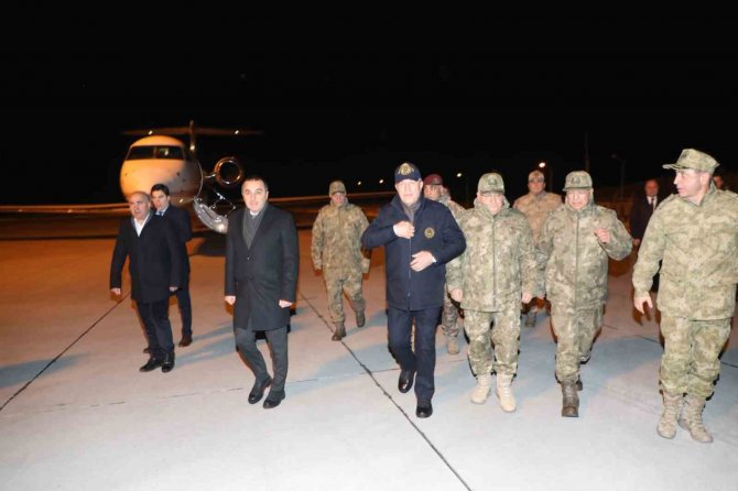 Bakan Akar, Kış Tatbikatı İçin Kars’a Geldi