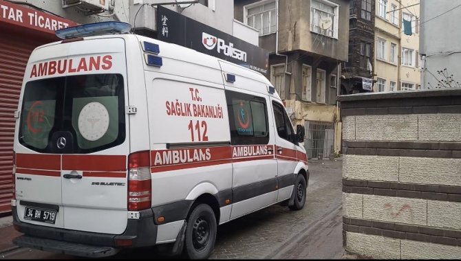 İ̇stanbul’da Silahlı Saldırı Sonrası İlginç Anlar Kamerada: 200 Metre Hiçbir Şey Olmamış Gibi Yürüdü