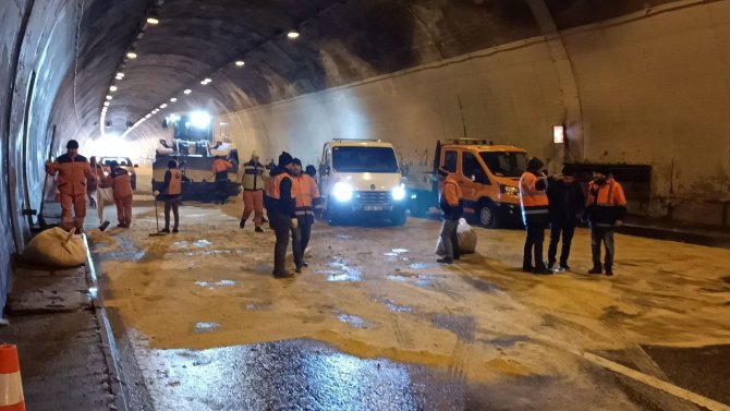 Zincirleme Kazanın Meydana Geldiği Bolu Dağı Tüneli İ̇stanbul İstikameti Trafiğe Açıldı