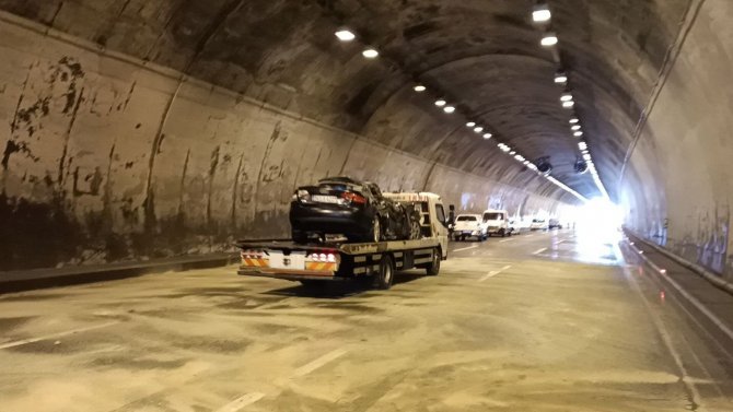 Zincirleme Kazanın Meydana Geldiği Bolu Dağı Tüneli İ̇stanbul İstikameti Trafiğe Açıldı