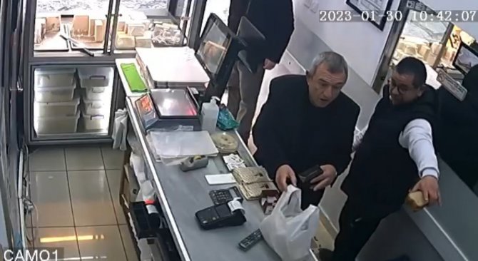 İ̇ş Yerinde Unutulan 40 Bin Liralık Altını Sahibine Ulaştırdı